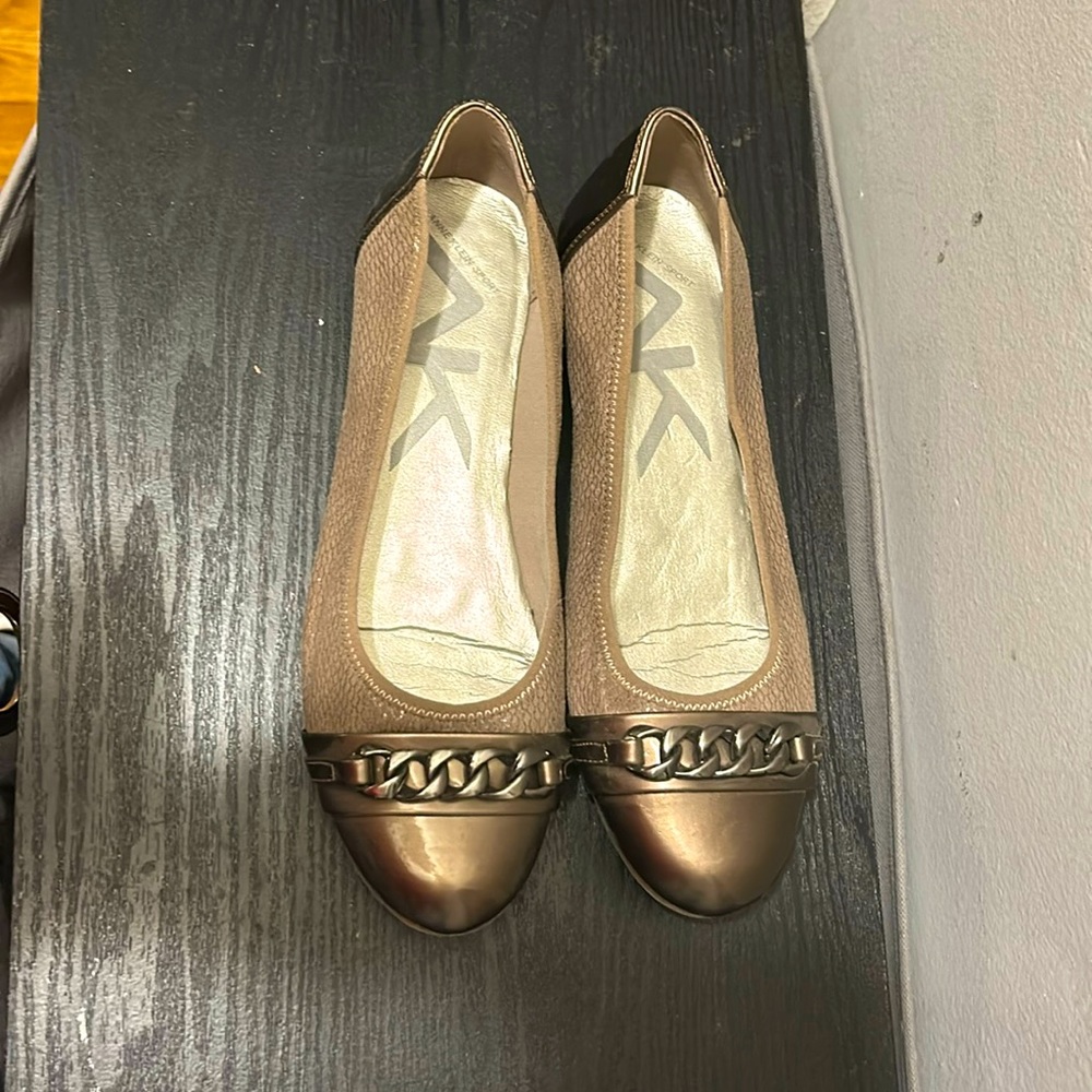 Brown women’s Ballet Flats used 10M